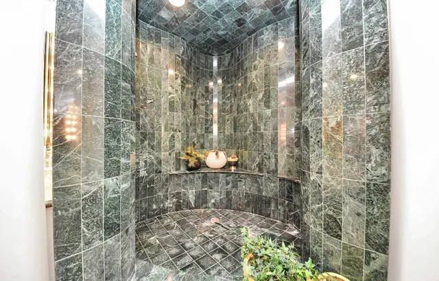 $5,099,999 | 2210 Twin Oaks Boulevard, Kemah, TX 77565