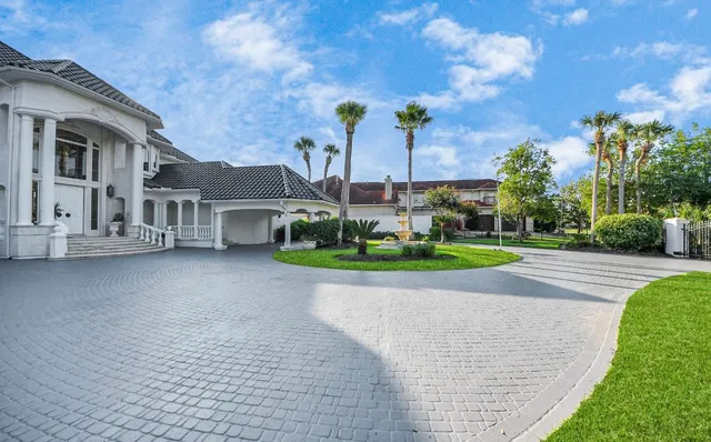 $5,099,999 | 2210 Twin Oaks Boulevard, Kemah, TX 77565