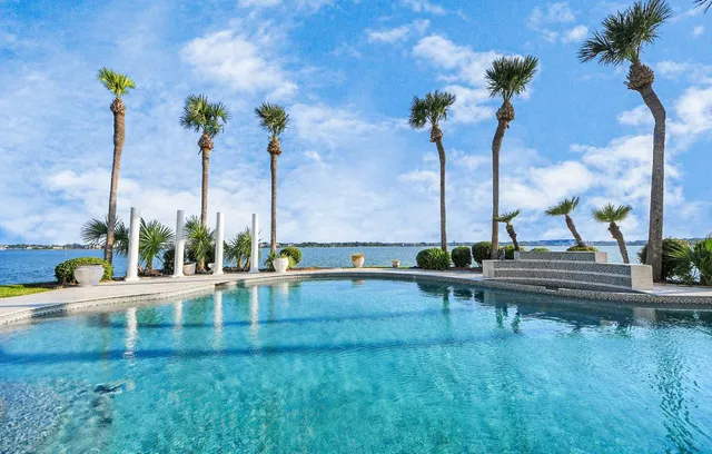 $5,099,999 | 2210 Twin Oaks Boulevard, Kemah, TX 77565