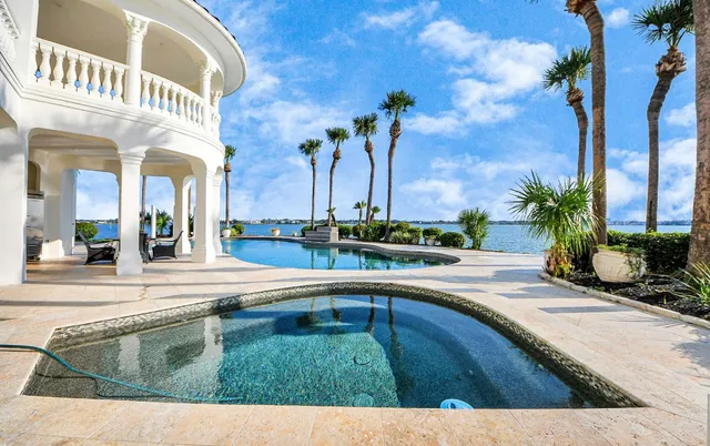 $5,099,999 | 2210 Twin Oaks Boulevard, Kemah, TX 77565