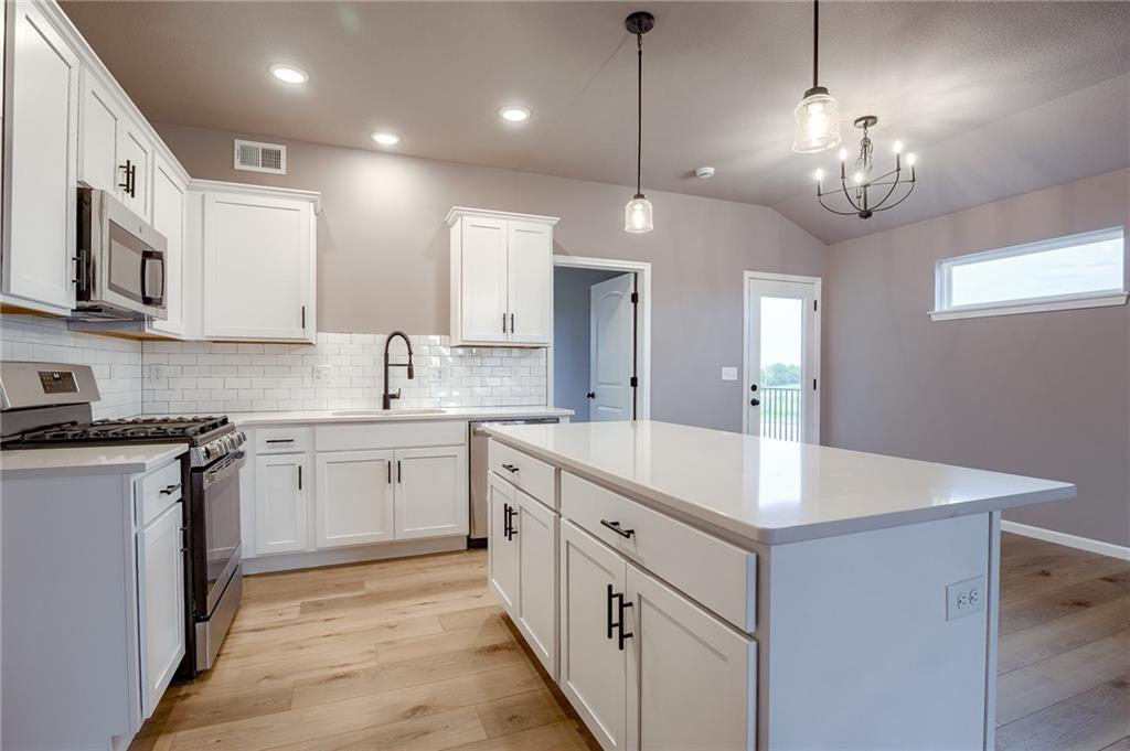 18490 West 205th Terrace Spring Hill, KS 66083 - Photo 3 of 31