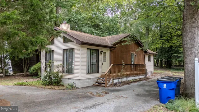 a view of a small house with a yard