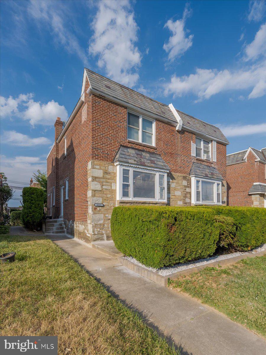 8211 Rugby Street Philadelphia, PA 19150 - Photo 3 of 37 Gallery Image 3