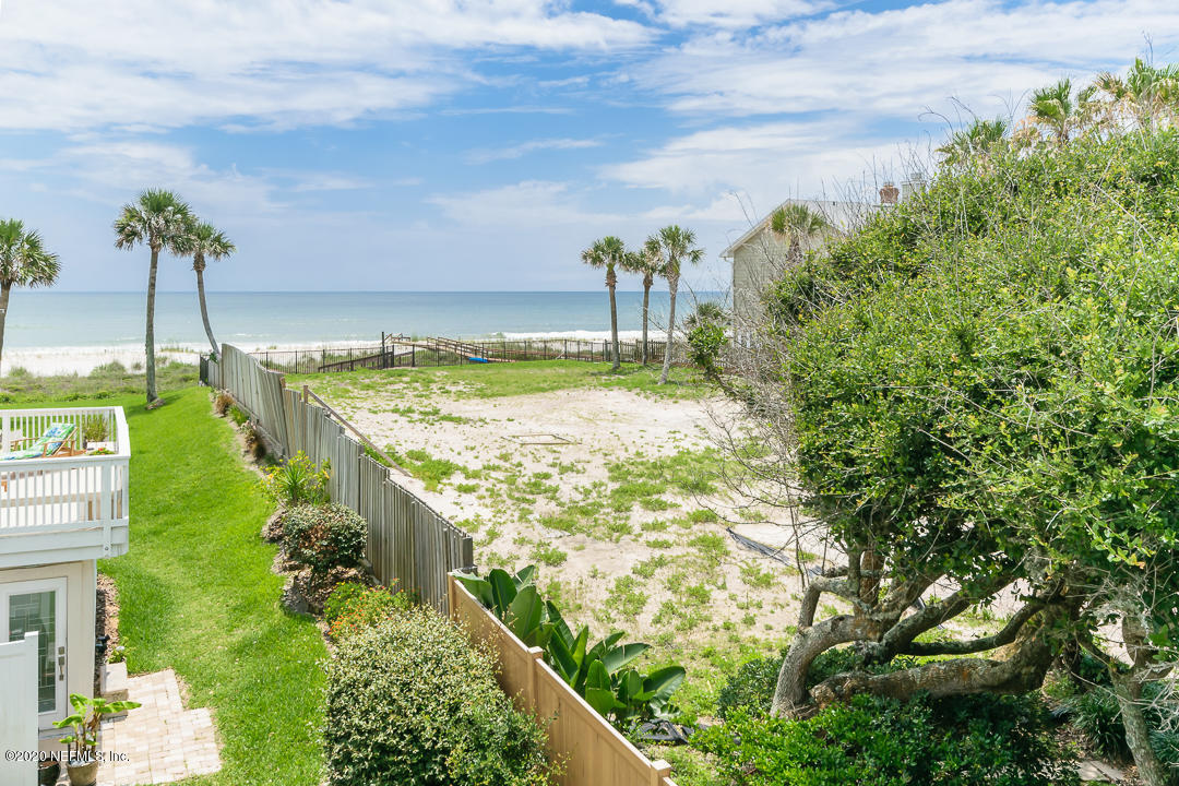 2233 Seminole Road, Unit 30 Atlantic Beach, FL 32233 - Photo 3 of 29 a view of an ocean and a houses