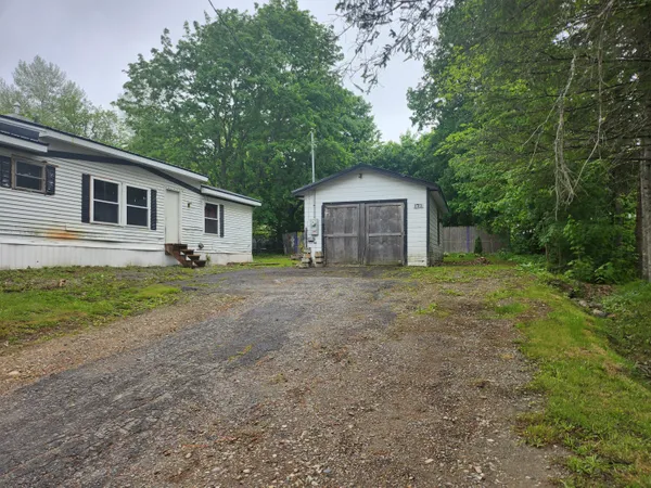 $74,900 | 173 Church Street, Dexter, ME 04930