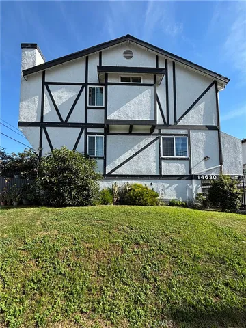 a view of a back yard of the house