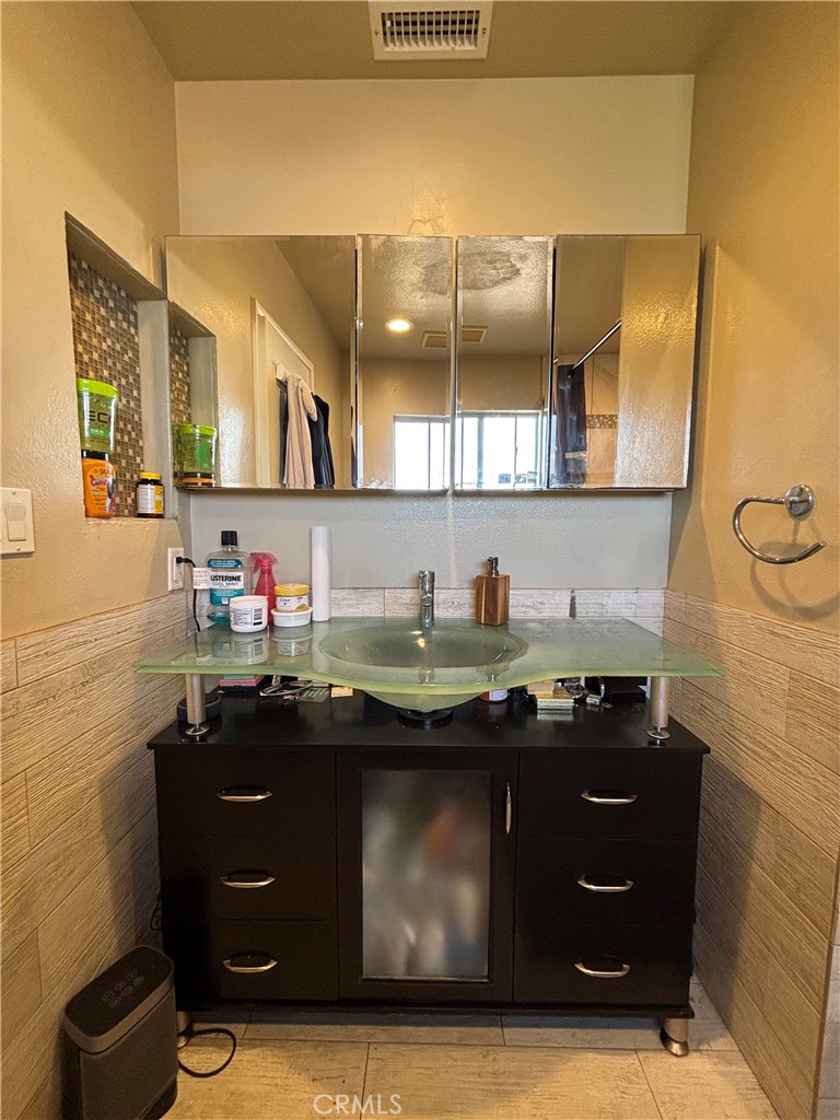 14630 Halldale Avenue, Unit 2 Gardena, CA 90247 - Photo 17 of 27 primary bathroom
