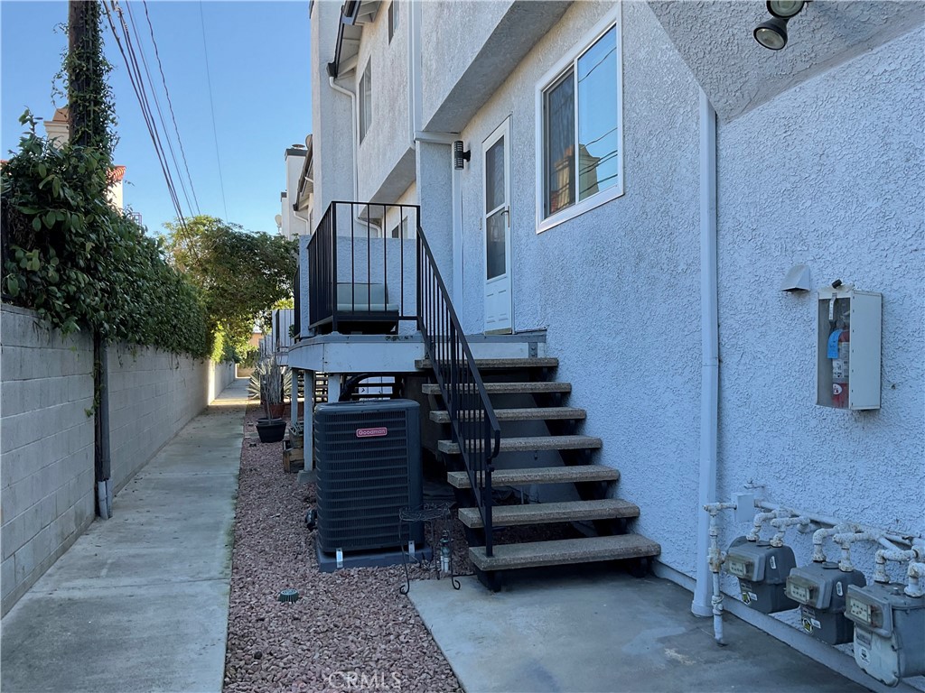 14630 Halldale Avenue, Unit 2 Gardena, CA 90247 - Photo 4 of 27