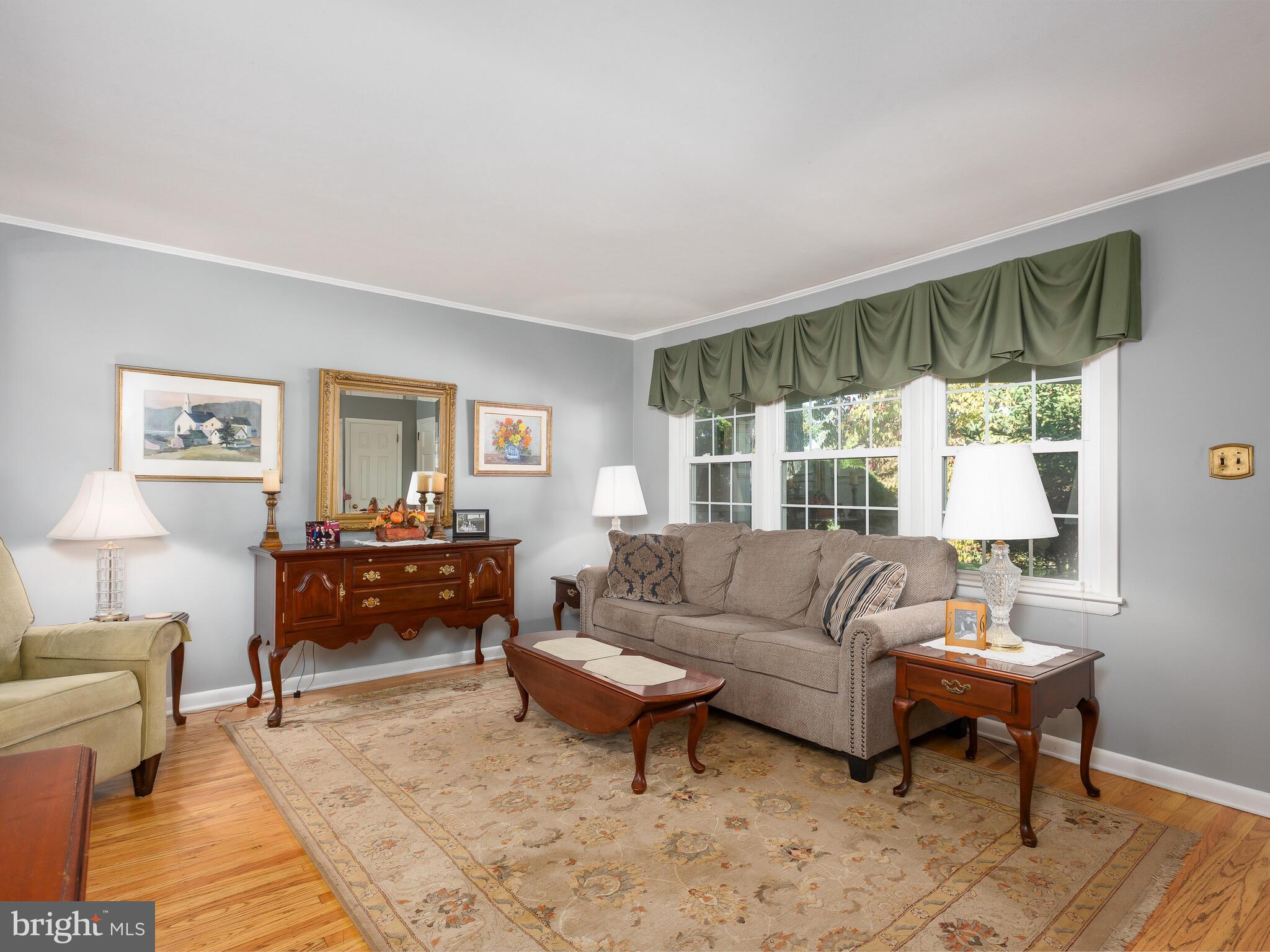 522 West Pothouse Road Phoenixville, PA 19460 - Photo 5 of 26 Living Room