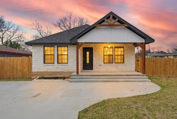$195,000 | 211 Moss Avenue, Hearne, TX 77859