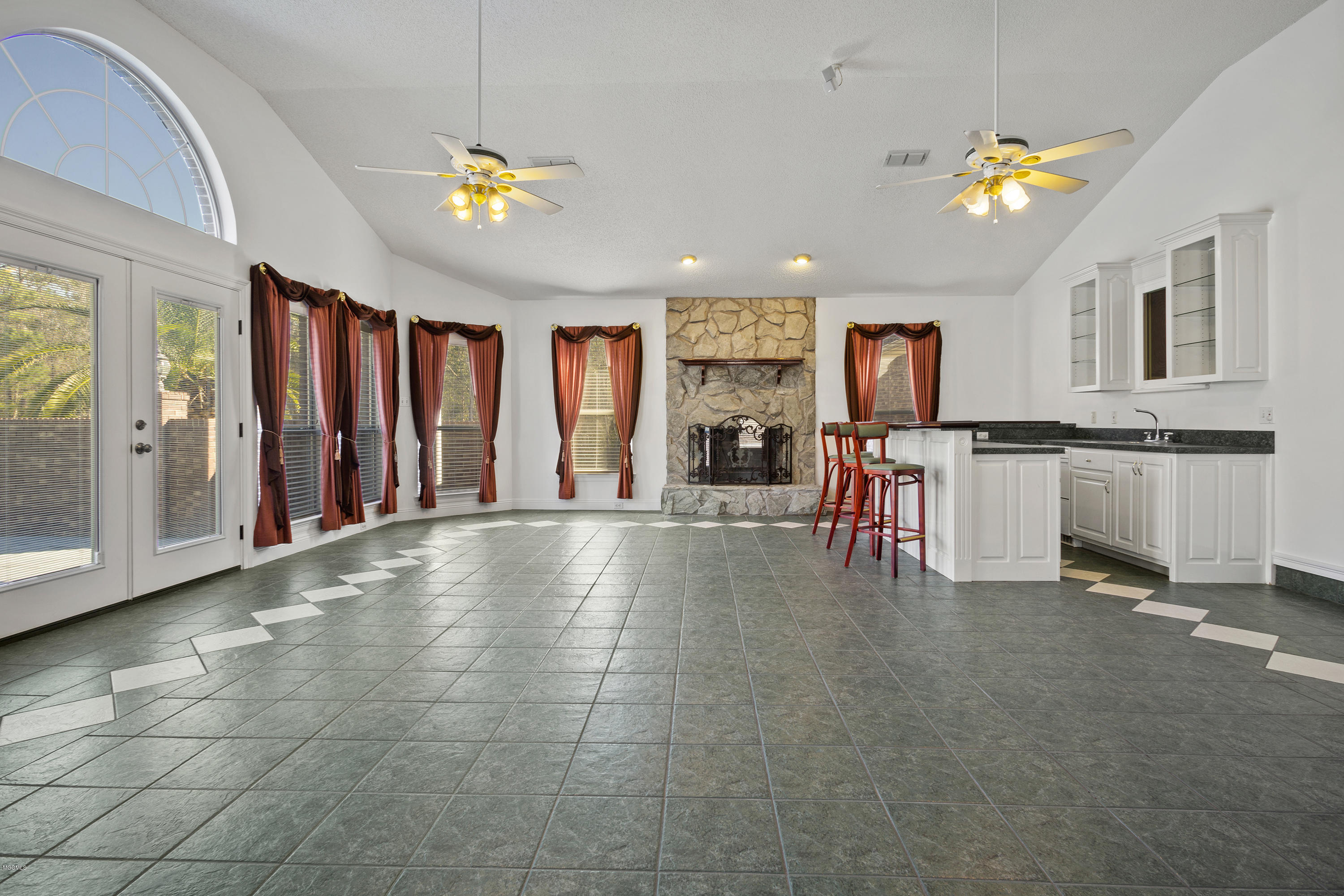 9316 Boyette Road Biloxi, MS 39532 - Photo 5 of 39 005