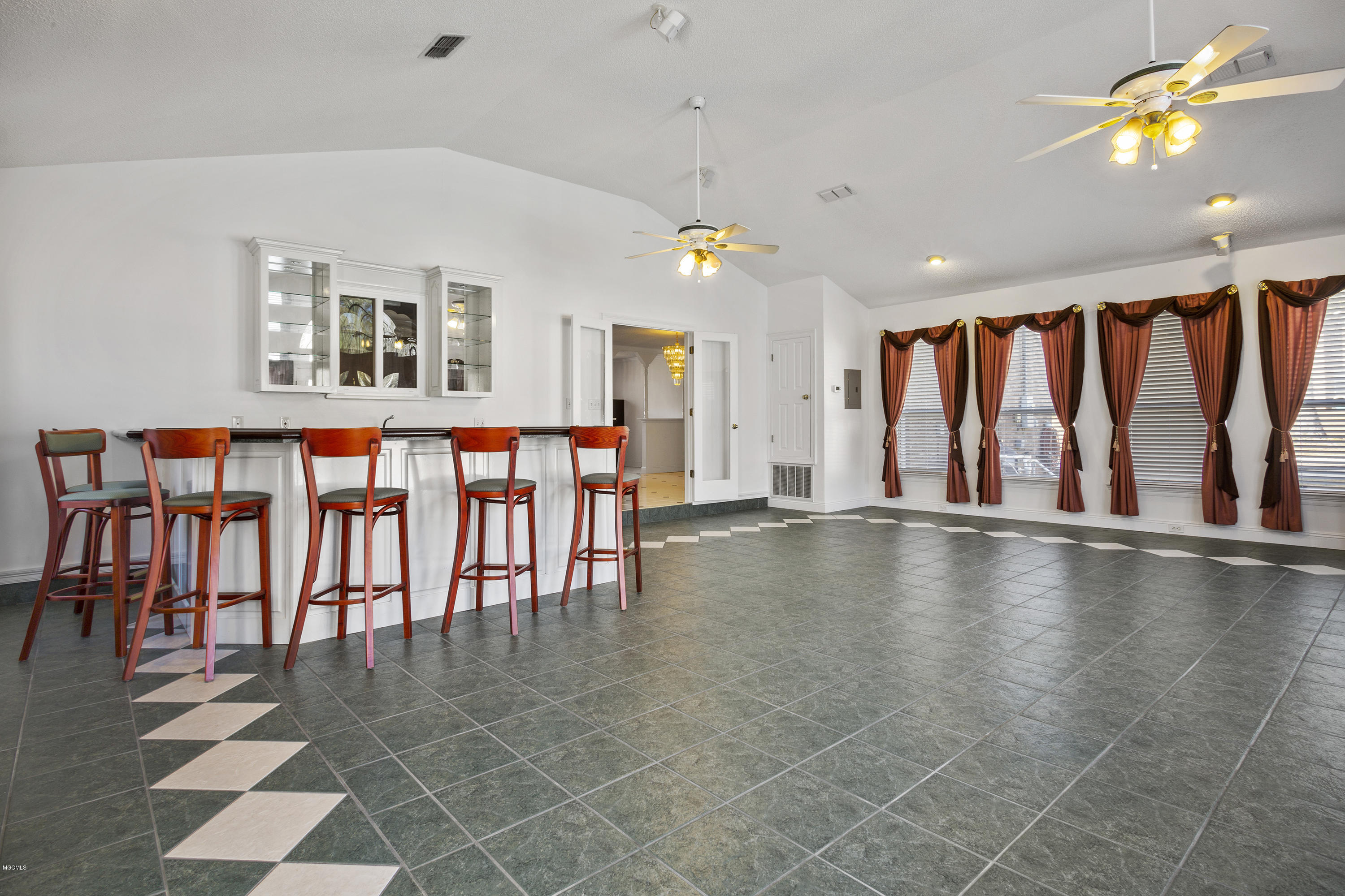 9316 Boyette Road Biloxi, MS 39532 - Photo 6 of 39 006