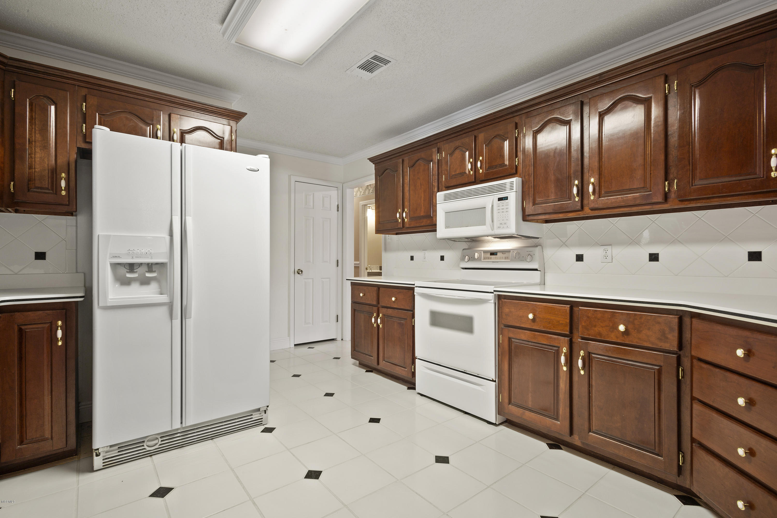 9316 Boyette Road Biloxi, MS 39532 - Photo 8 of 39 Kitchen