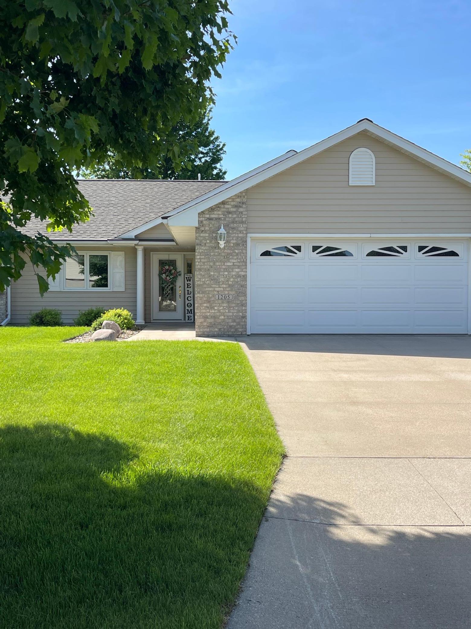 1205 26th Street Southwest Austin, MN 55912 - Photo 3 of 32