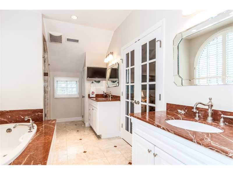 15 Old Stone Road Darien, CT 06820 - Photo 11 of 22 a bathroom with a tub sink and mirror