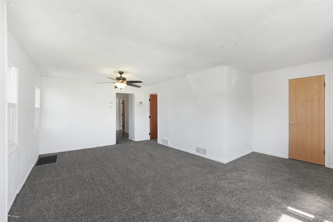 123 Riley Avenue Lockport, IL 60441 - Photo 4 of 15 Gallery Image 4