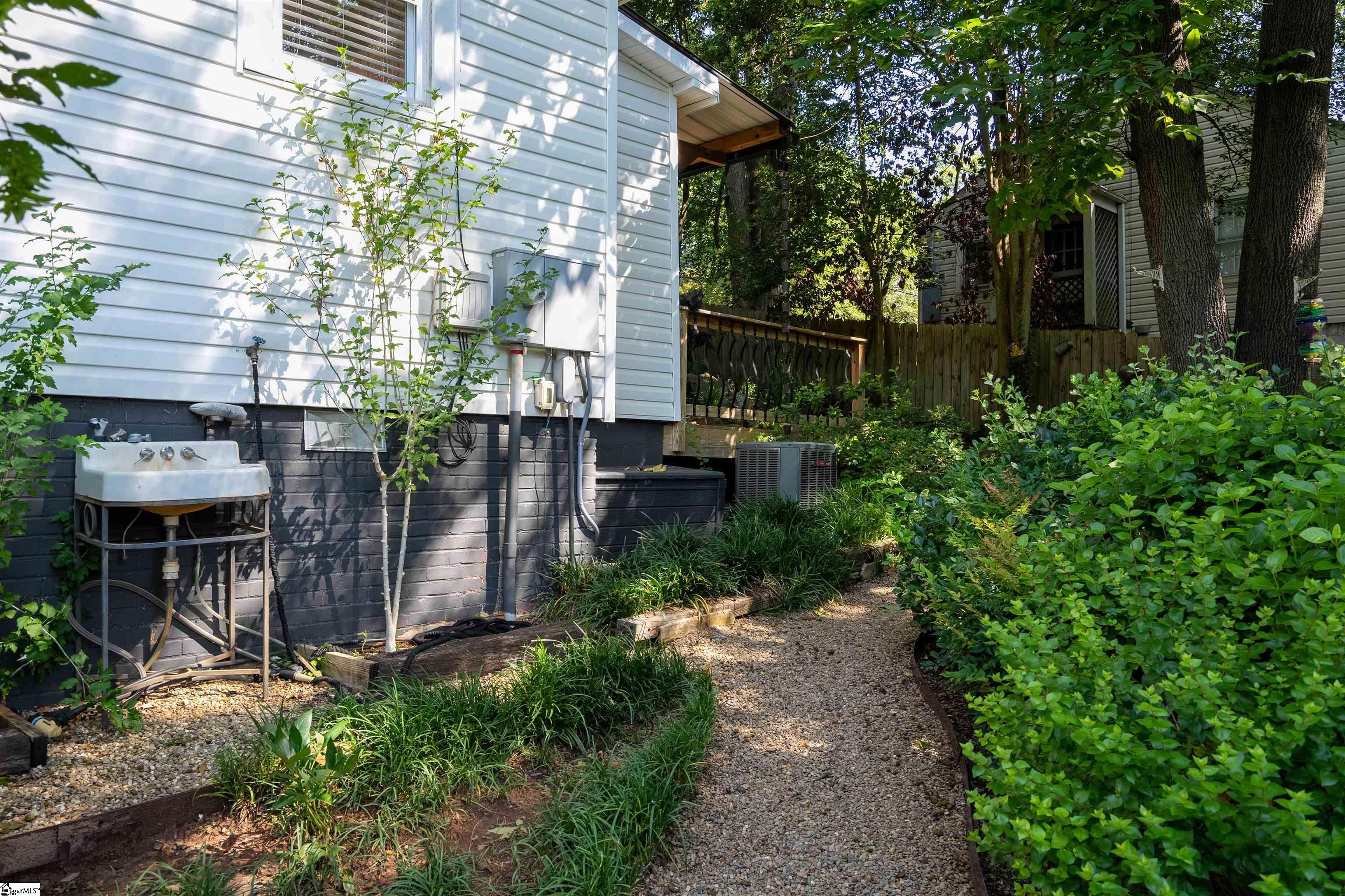 109 Lowndes Hill Road Greenville, SC 29607 - Photo 25 of 29