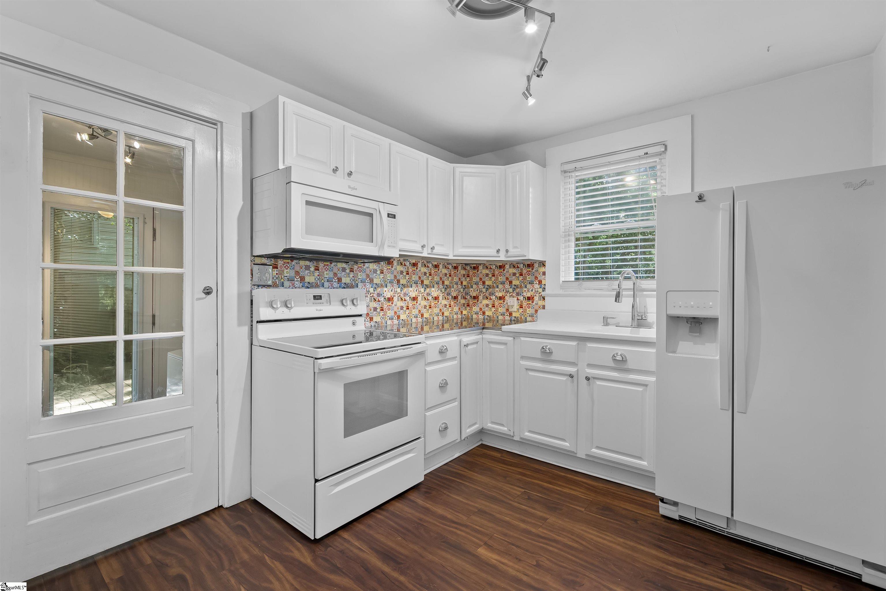 109 Lowndes Hill Road Greenville, SC 29607 - Photo 10 of 29