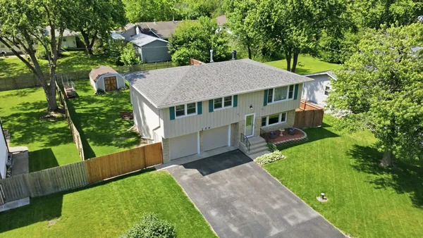 $375,000 | 134 Michael Lane, New Lenox, IL 60451