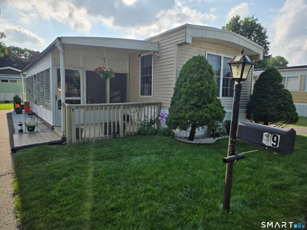 $74,999 | 19 Arapaho Drive, East Hartford, CT 06118