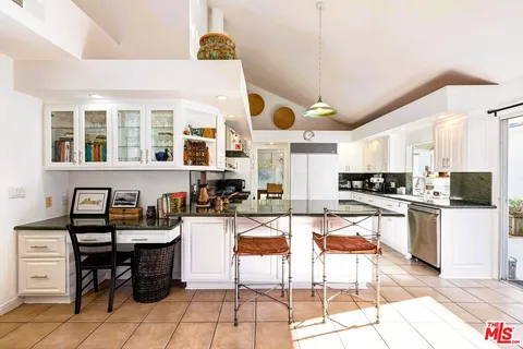 $2,195,000 | 17173 Avenida De Santa Ynez, Pacific Palisades, CA 90272