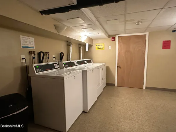 a view of utility room