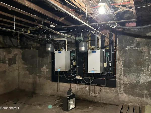 a view of utility room