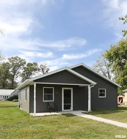 $175,000 | 101 North Railroad Street, Patoka, IL 62875