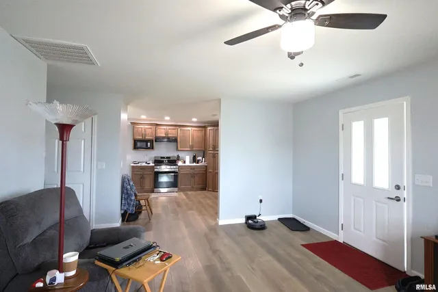 $175,000 | 101 North Railroad Street, Patoka, IL 62875