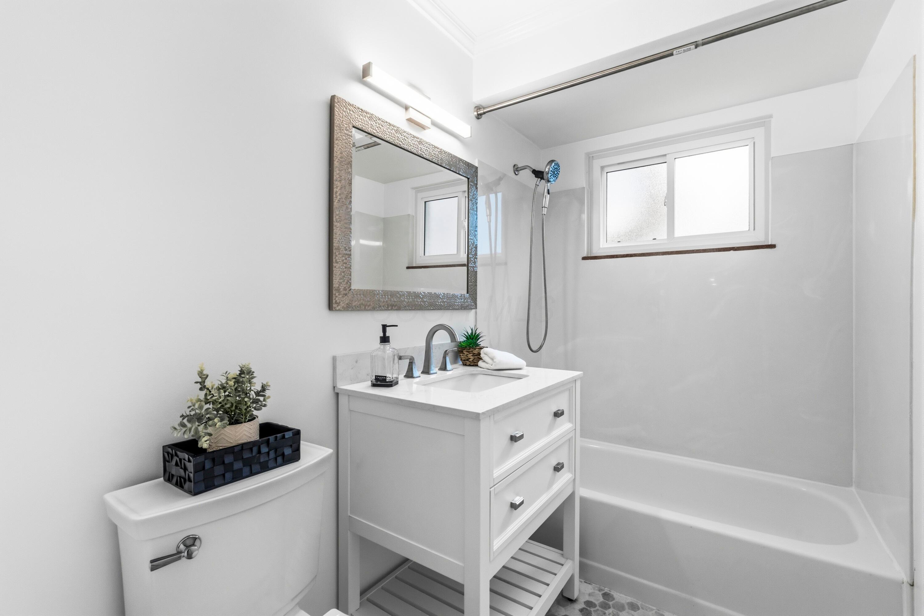 3213 Mountview Road Upper Arlington, OH 43221 - Photo 27 of 61 Full Bathroom
