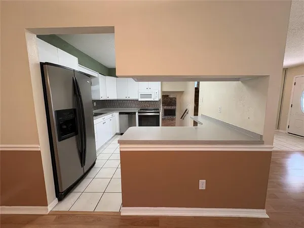 $2,195 | 1008 Lady Guinevere Drive, Valrico, FL 33594