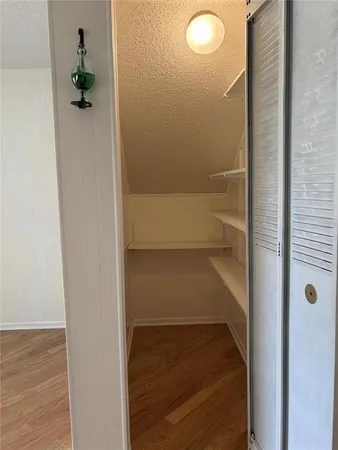 $2,195 | 1008 Lady Guinevere Drive, Valrico, FL 33594