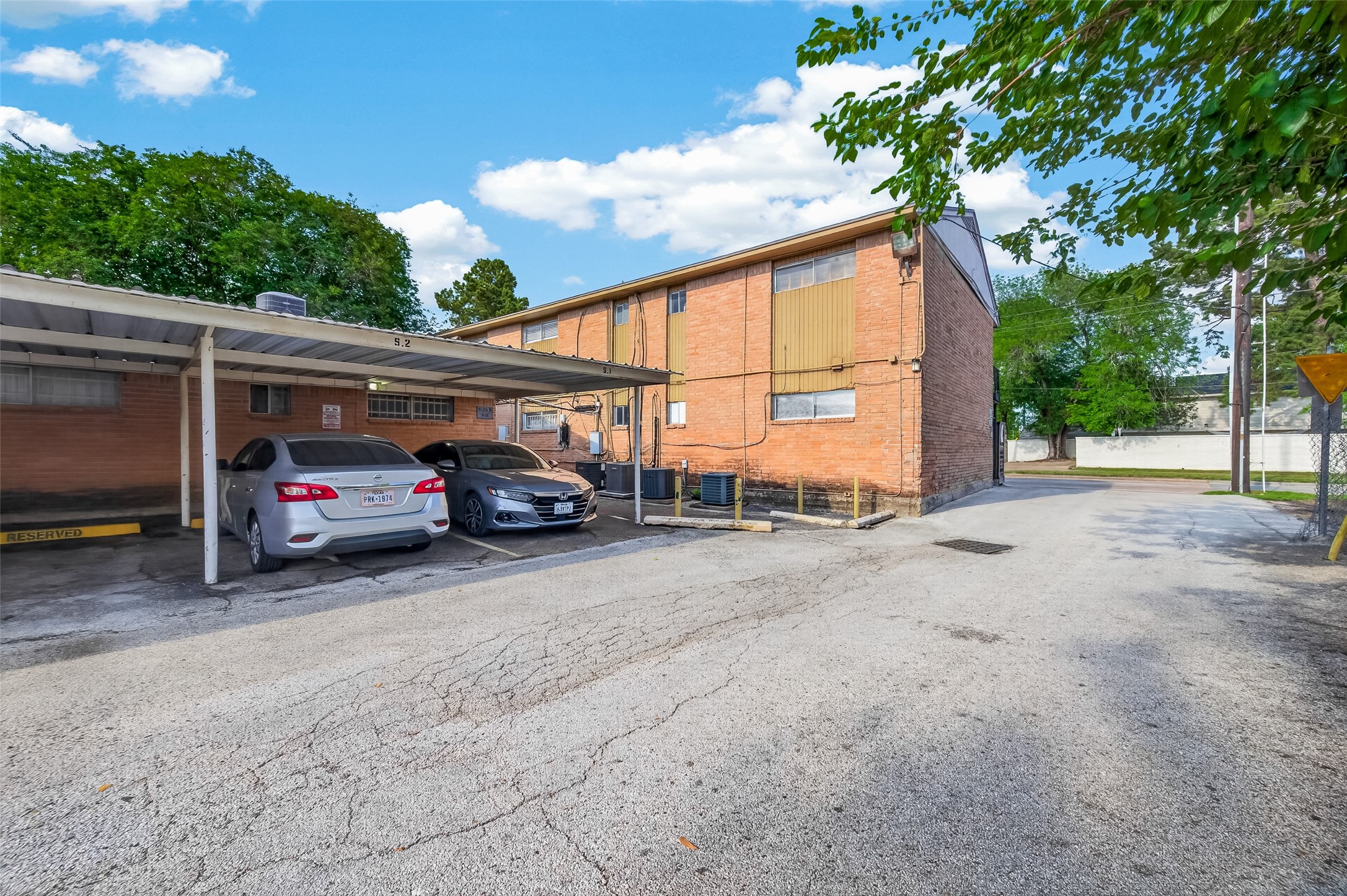 1529 Wirt Road, Unit 1 Houston, TX 77055 - Photo 16 of 16 a view of a car garage