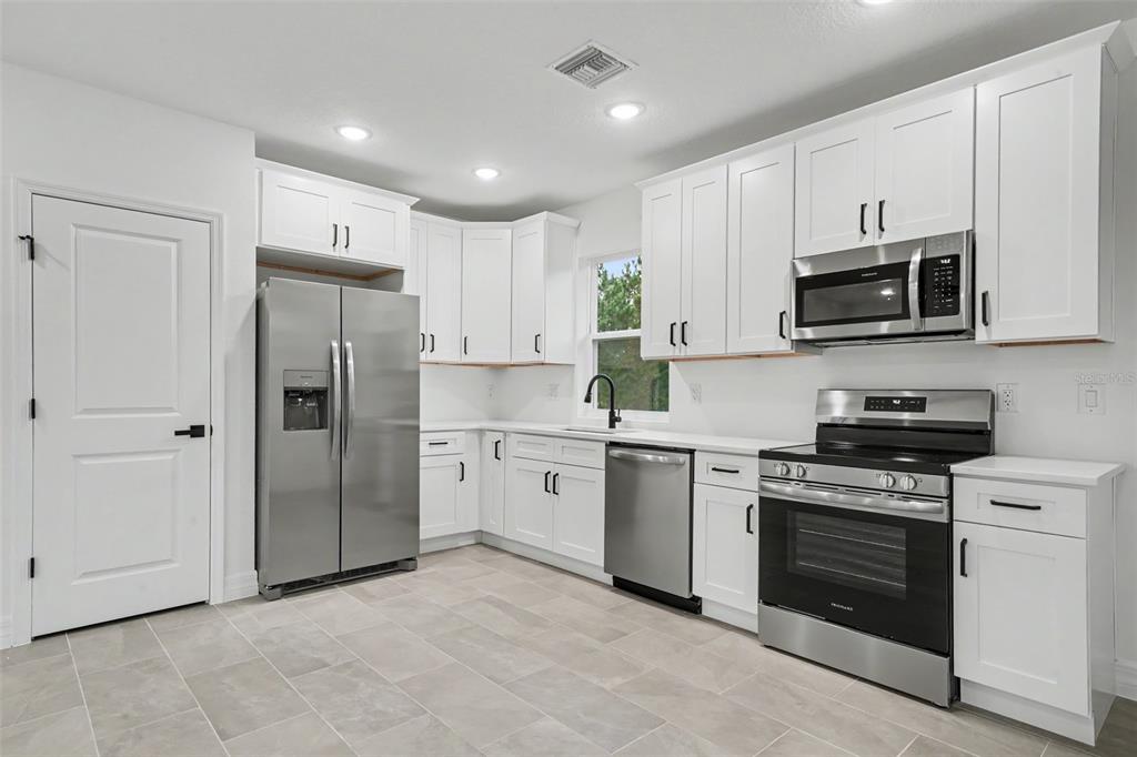 2922 West Perry Road Avon Park, FL 33825 - Photo 6 of 32 Gallery Image 6