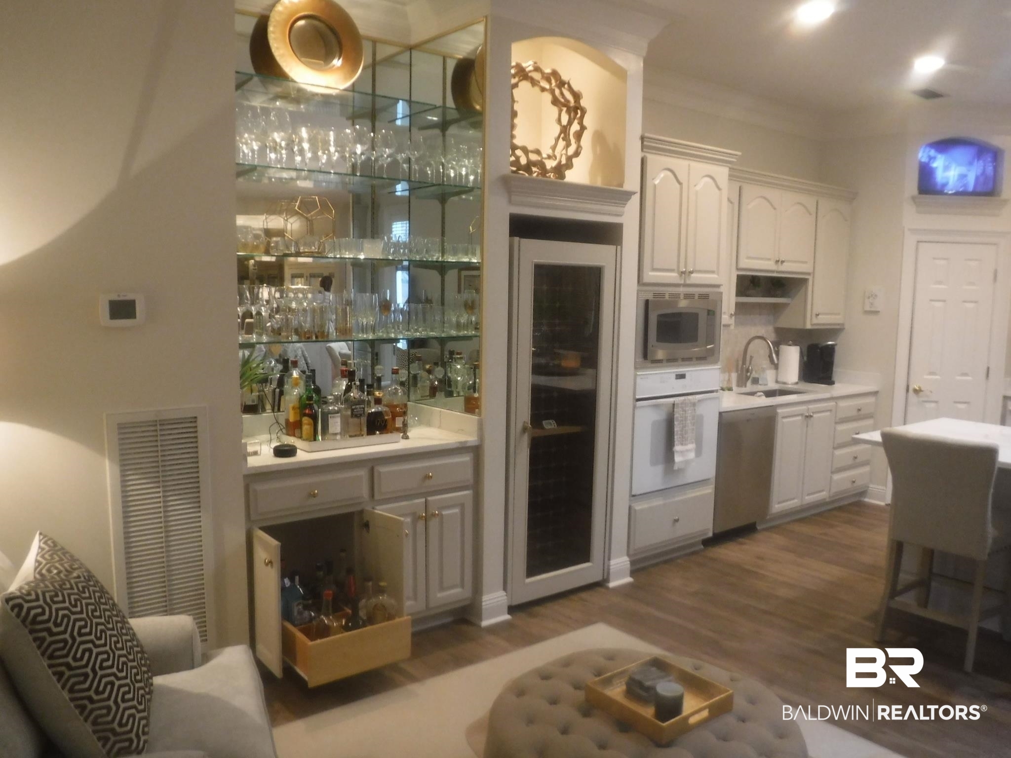 259 South Cedar Street Mobile, AL 36602 - Photo 6 of 27 Wine cooler/bottle storage