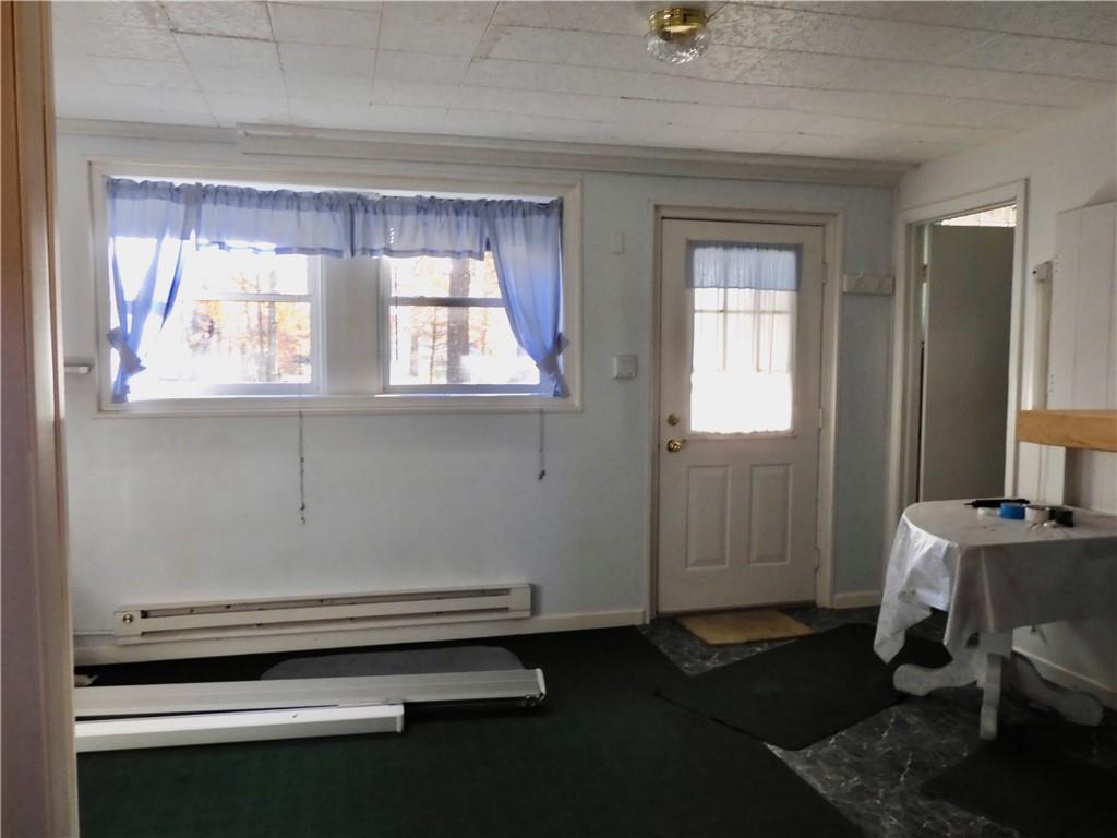 407 Oneida Trail Mercer, PA 16137 - Photo 19 of 25 a room with a window