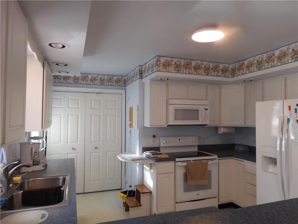 407 Oneida Trail Mercer, PA 16137 - Photo 7 of 25 a kitchen with a refrigerator and a stove top oven