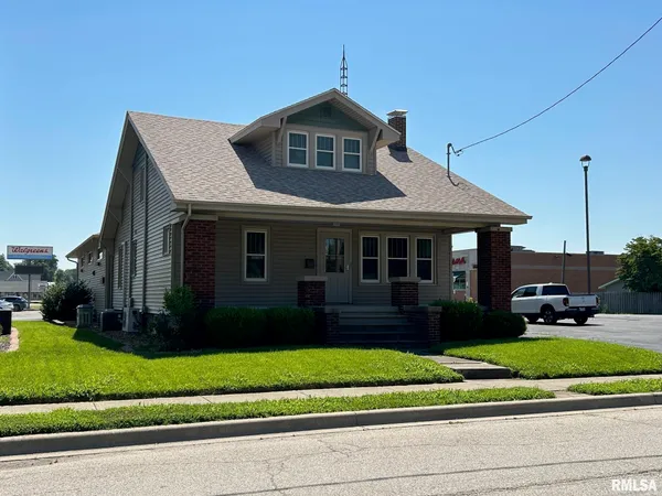 $269,900 | 328 North Clay Street, Taylorville, IL 62568