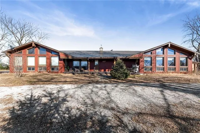 $515,000 | 8046 Southpoint Drive, Camden, MO 64017