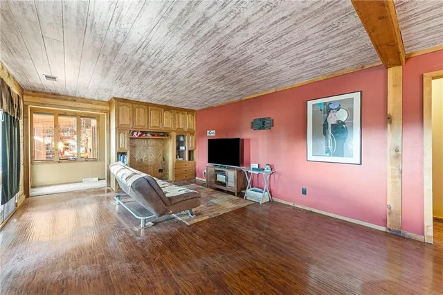 $515,000 | 8046 Southpoint Drive, Camden, MO 64017