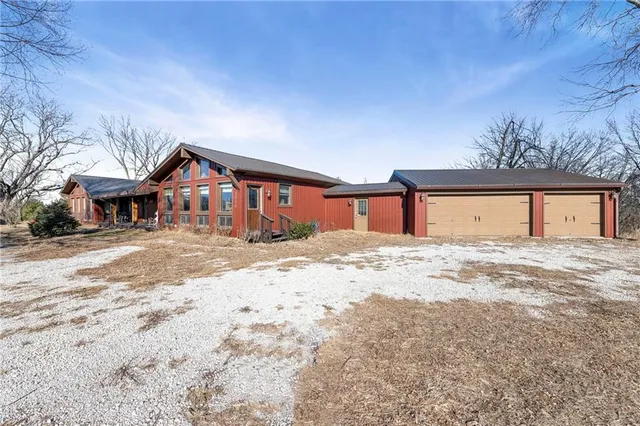 $515,000 | 8046 Southpoint Drive, Camden, MO 64017