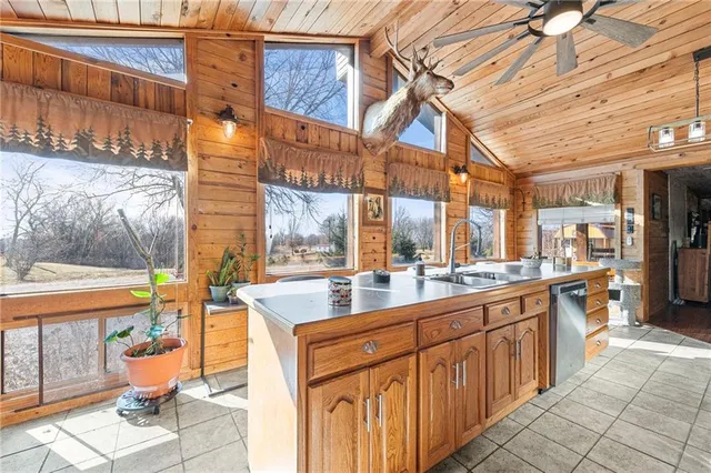 $515,000 | 8046 Southpoint Drive, Camden, MO 64017