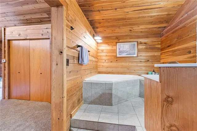 $515,000 | 8046 Southpoint Drive, Camden, MO 64017