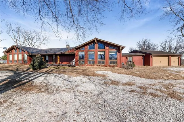 $515,000 | 8046 Southpoint Drive, Camden, MO 64017