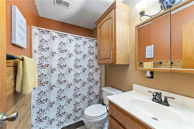 $515,000 | 8046 Southpoint Drive, Camden, MO 64017