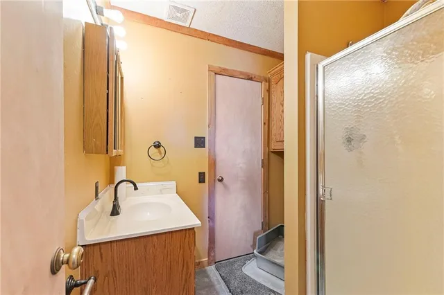 $515,000 | 8046 Southpoint Drive, Camden, MO 64017