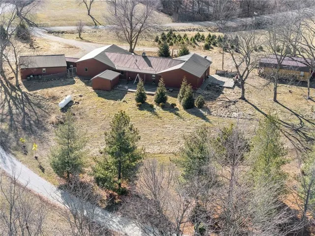 $515,000 | 8046 Southpoint Drive, Camden, MO 64017