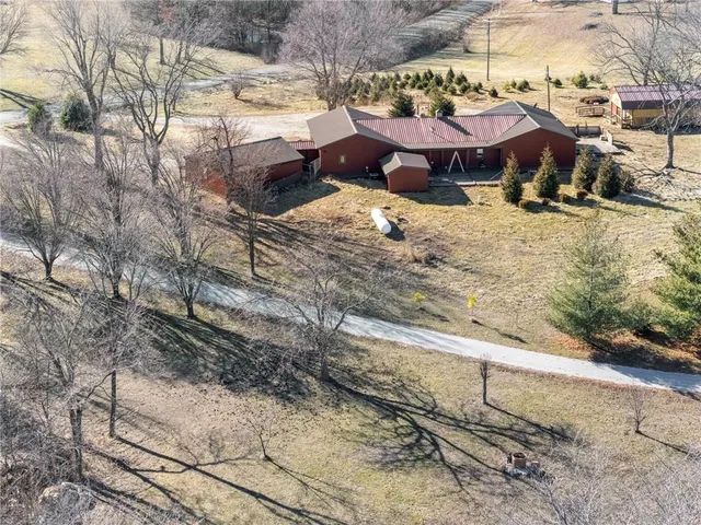 $515,000 | 8046 Southpoint Drive, Camden, MO 64017