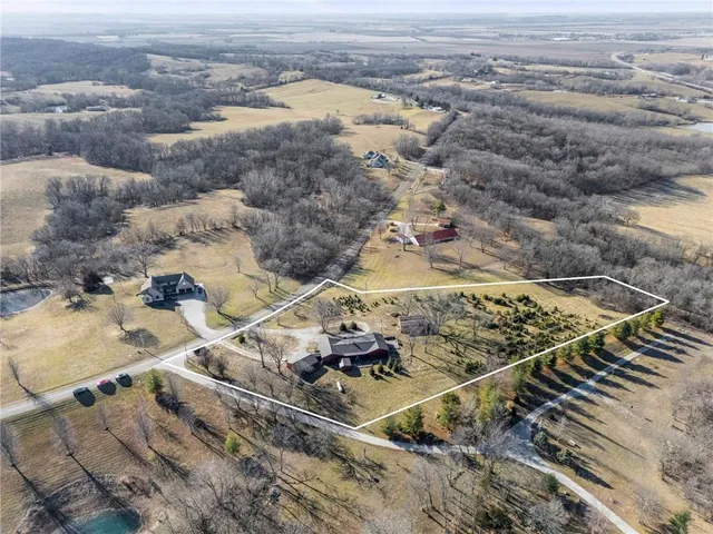$515,000 | 8046 Southpoint Drive, Camden, MO 64017