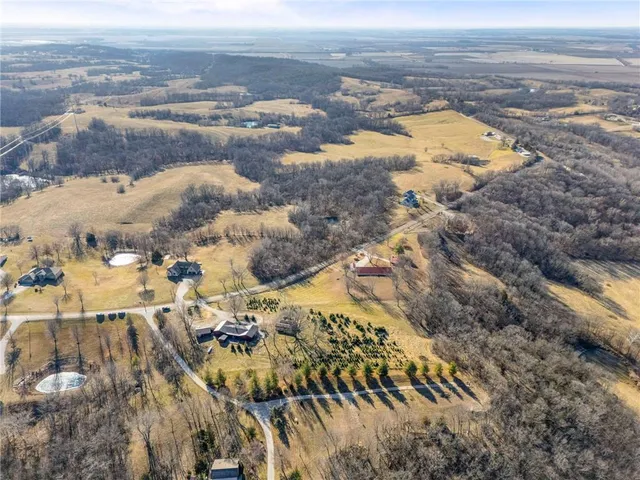 $515,000 | 8046 Southpoint Drive, Camden, MO 64017